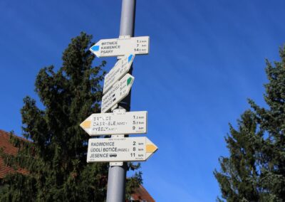 Velkopopovická Kozlovna rozcestník